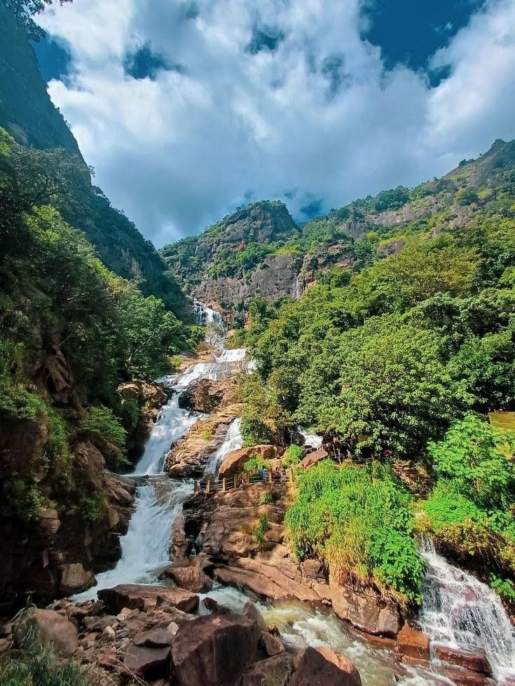 எல்ல அருகே இராவணன் அருவி