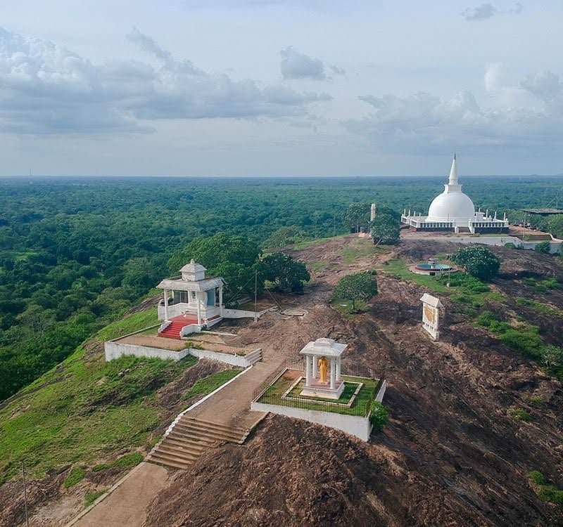 5. முனிவர்கள் இறங்கியதாகக் கூறப்படும் பாறை.
